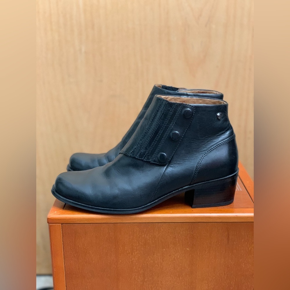 Ariat Black Leather Snap Ankle Booties. Size-9.5B. Quiet Confidence - Picture 6 of 8